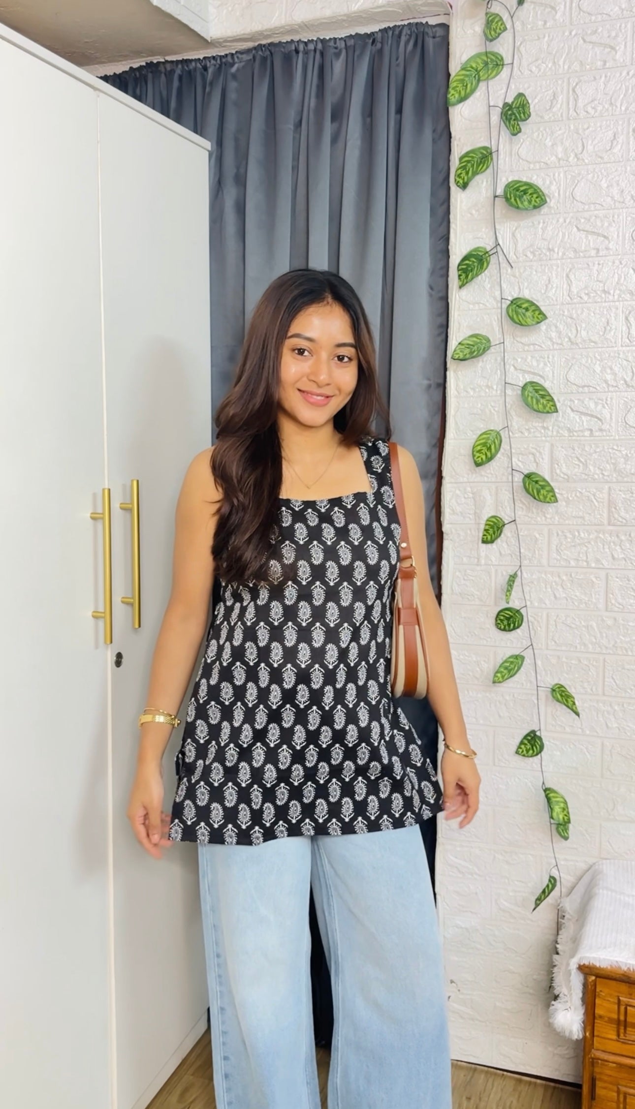 Cotton Black Sleeveless Short Kurti