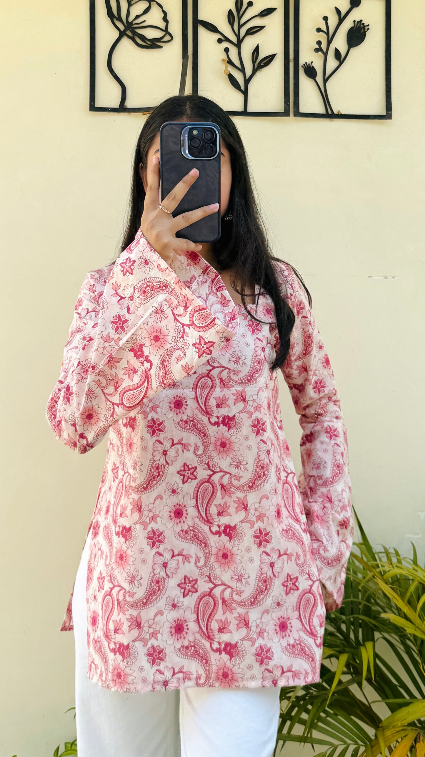 Cotton Bellsleeve Square Neck Straight Short Kurti