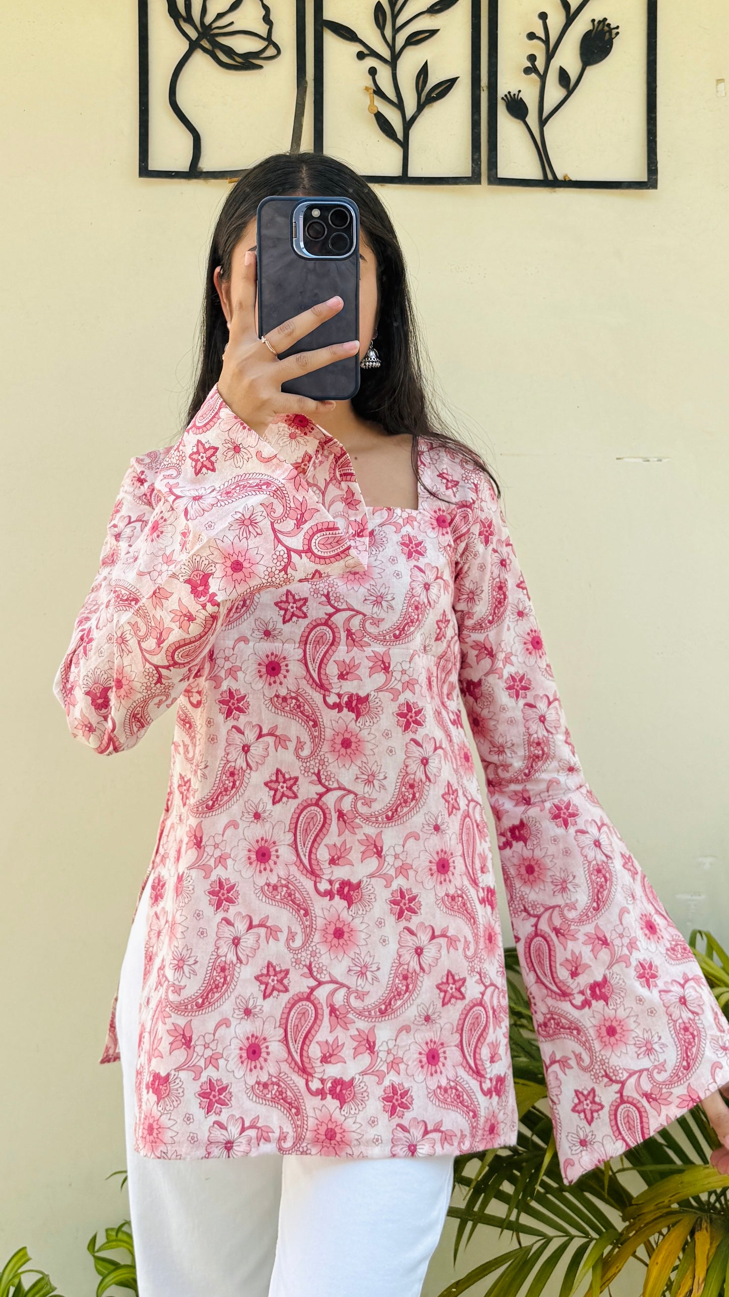 Cotton Bellsleeve Square Neck Straight Short Kurti