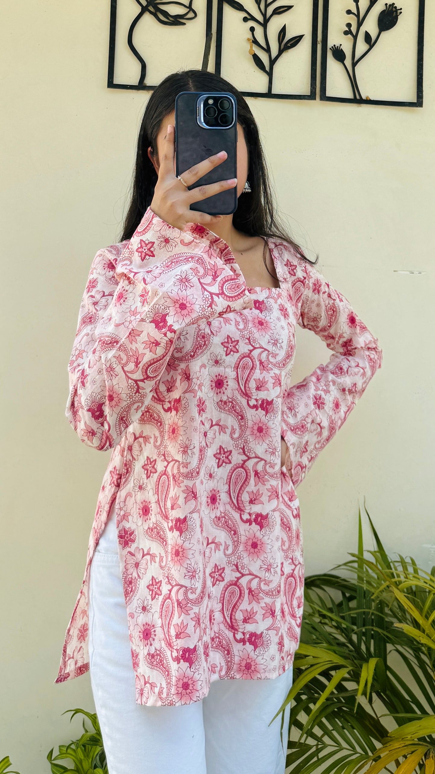 Cotton Bellsleeve Square Neck Straight Short Kurti